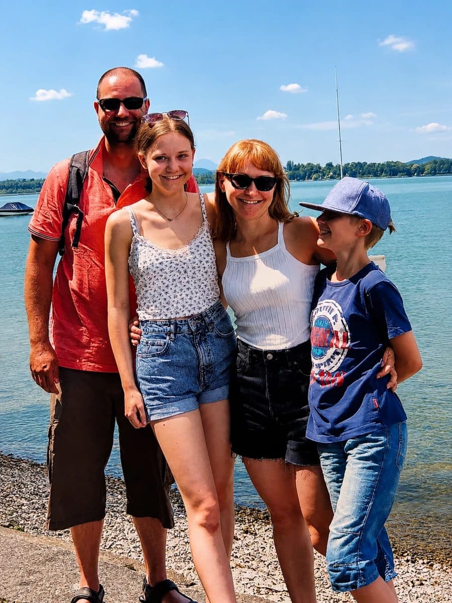 The Rose family traveling
